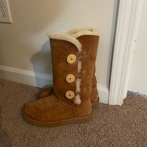 Ugg Triple Bailey Button